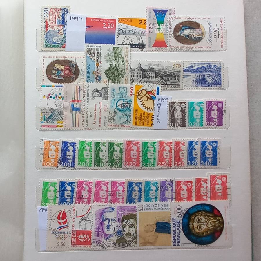 Medium Stockbook - France 1970-1999 - Approx 770 stamps - no duplication