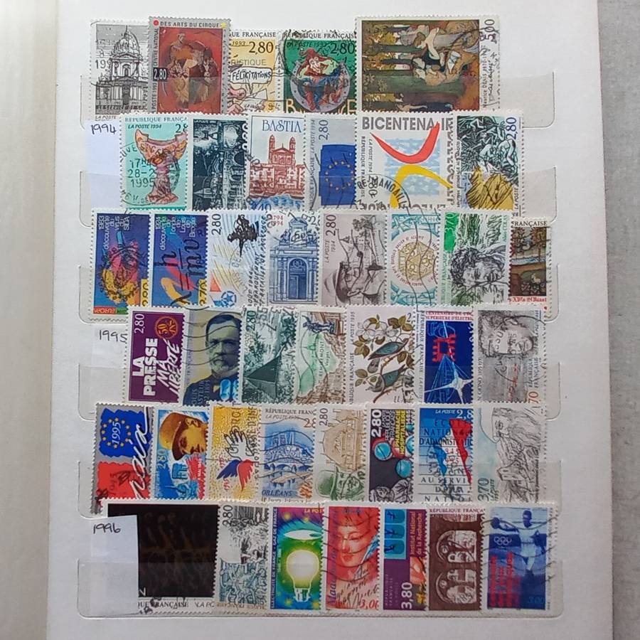 Medium Stockbook - France 1970-1999 - Approx 770 stamps - no duplication