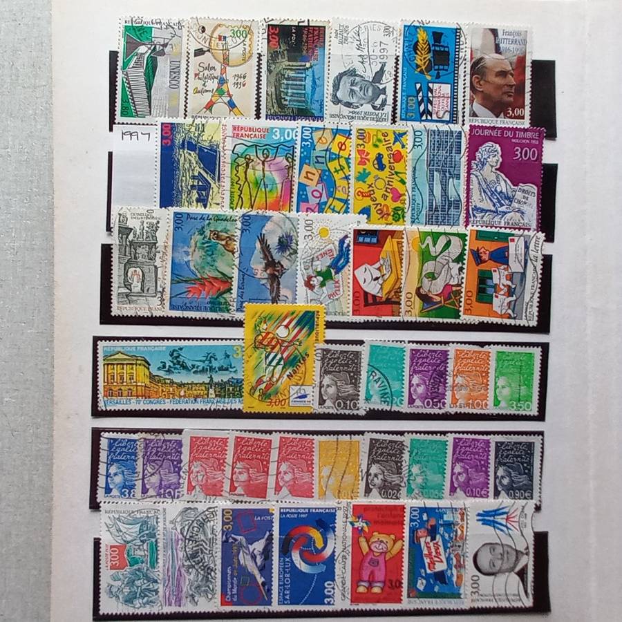 Medium Stockbook - France 1970-1999 - Approx 770 stamps - no duplication