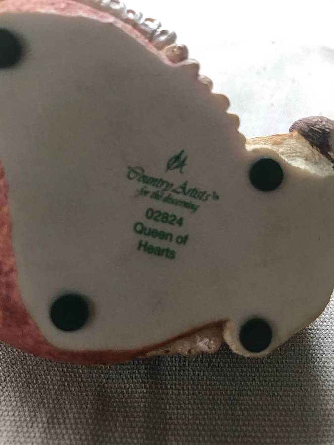 COUNTRY ARTISTS CAT FIGURINE - QUEEN OF HEARTS # 02824 * CRAZY R1 START *