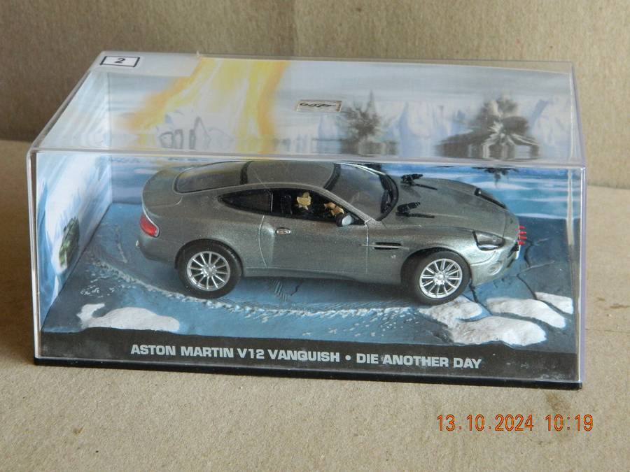 UNIVERSAL HOBBIES -  JAMES BOND 007 -  ASTON MARTIN V12 VANQUISH  -  DIE ANOTHER DAY