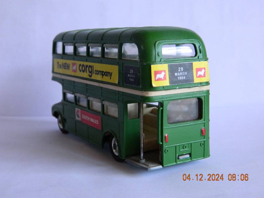 CORGI TOYS  -   -  LONDON TRANSPORT - 'ROUTEMASTER'