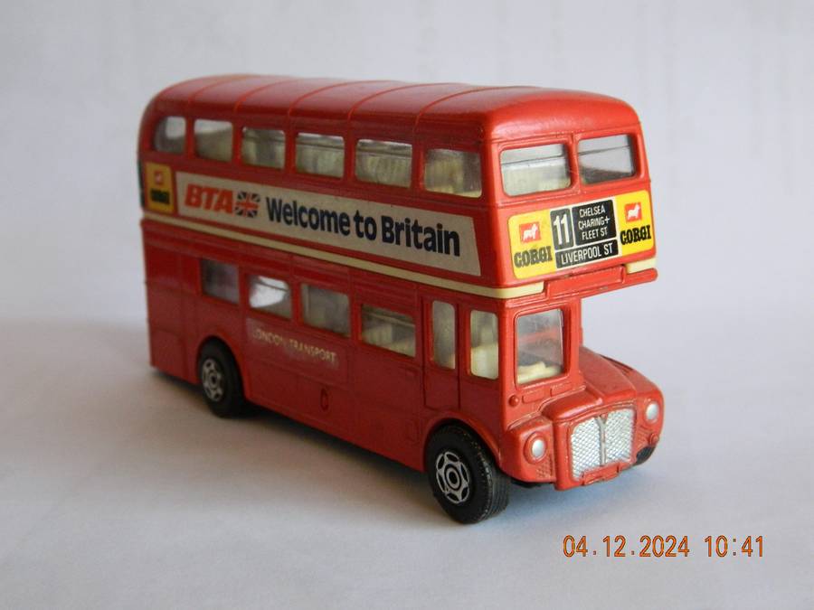 CORGI TOYS  -   -  LONDON TRANSPORT - 'ROUTEMASTER'