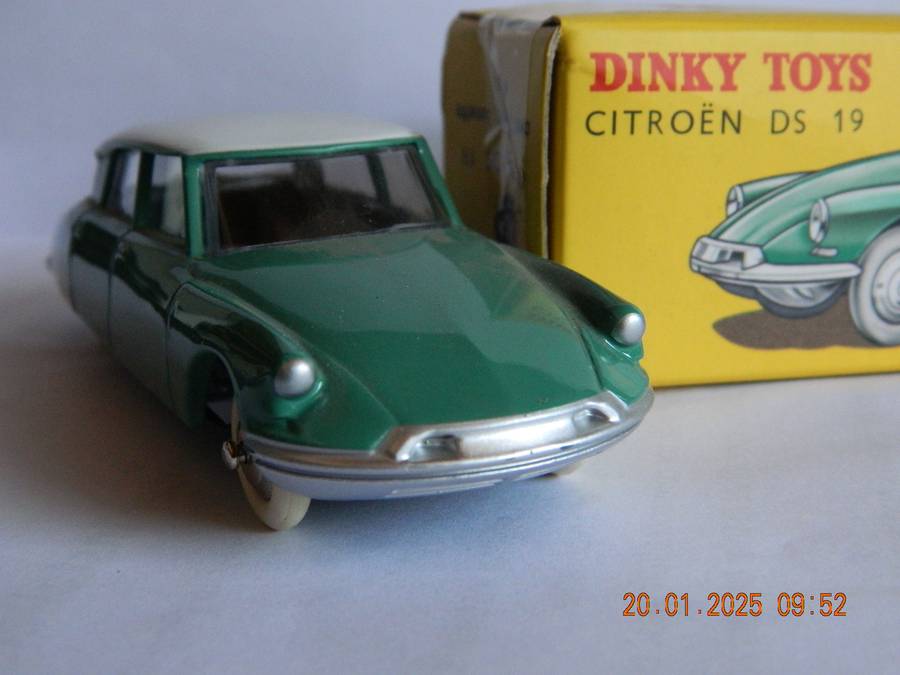 DEAGOSTINI - DINKY TOYS  -  24 CP  -  CITROEN DS 19