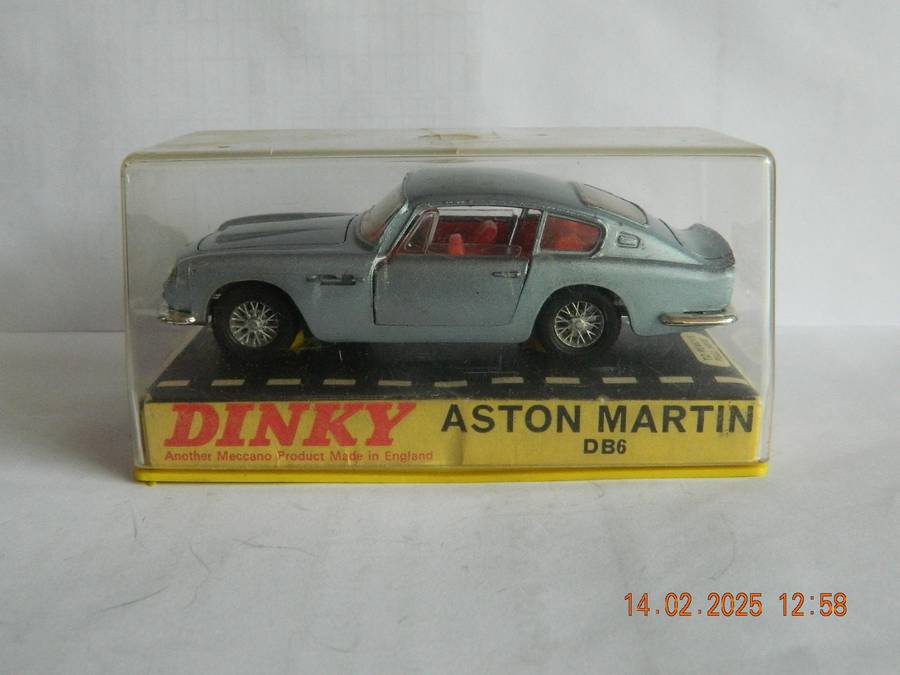DINKY TOYS  -  153  -  ASTON MARTIN  DB6