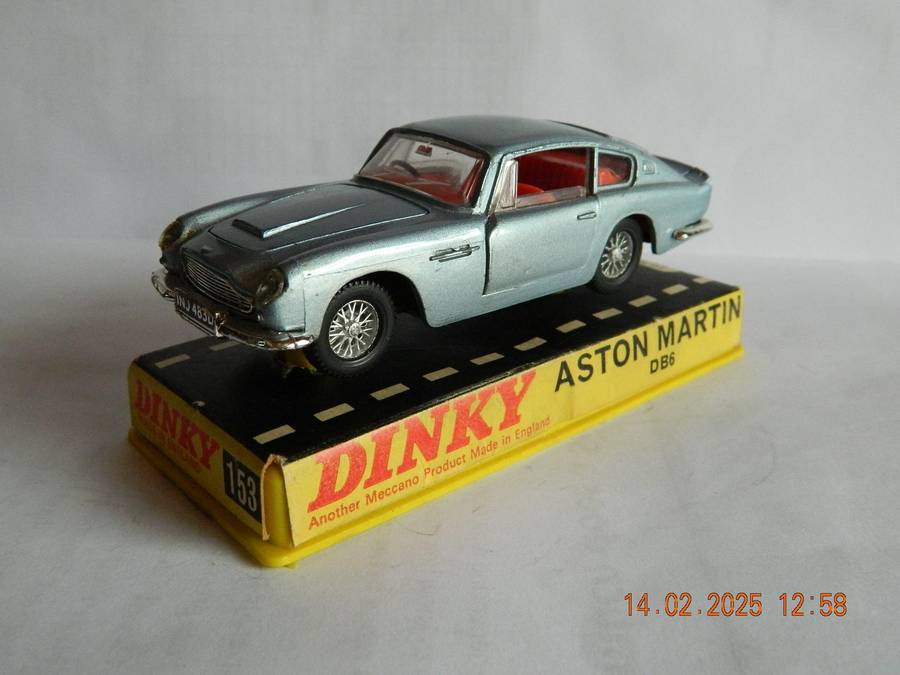 DINKY TOYS  -  153  -  ASTON MARTIN  DB6