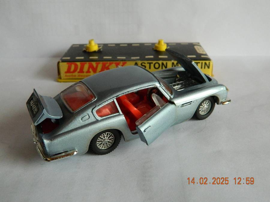 DINKY TOYS  -  153  -  ASTON MARTIN  DB6