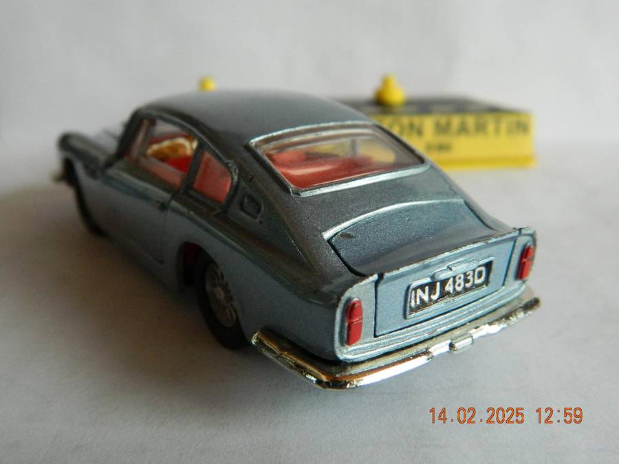 DINKY TOYS  -  153  -  ASTON MARTIN  DB6