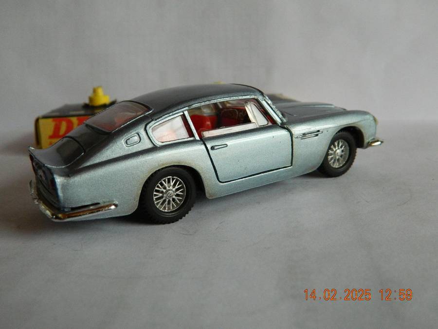 DINKY TOYS  -  153  -  ASTON MARTIN  DB6