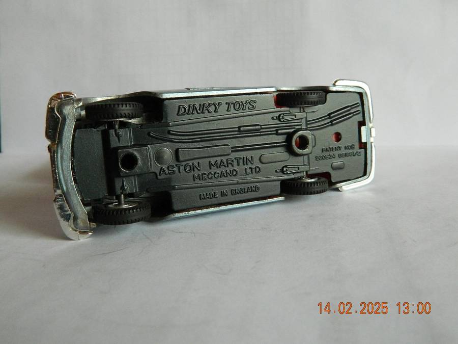 DINKY TOYS  -  153  -  ASTON MARTIN  DB6