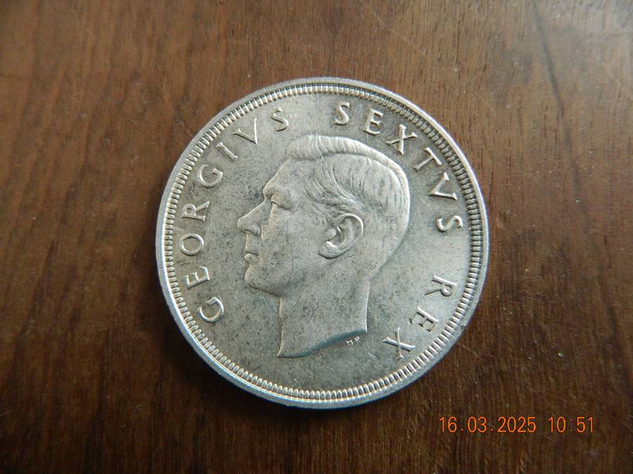 S. A. UNION   5 SHILLING  COIN  -  1951