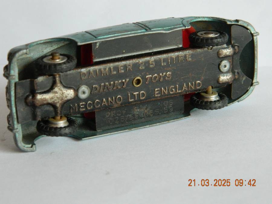 DINKY TOYS  -  146  -  DAIMLER 2,5 LITRE