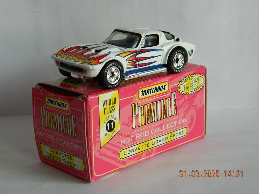 MATCHBOX  -  SERIES 11  -  CORVETTE GRAND SPORT