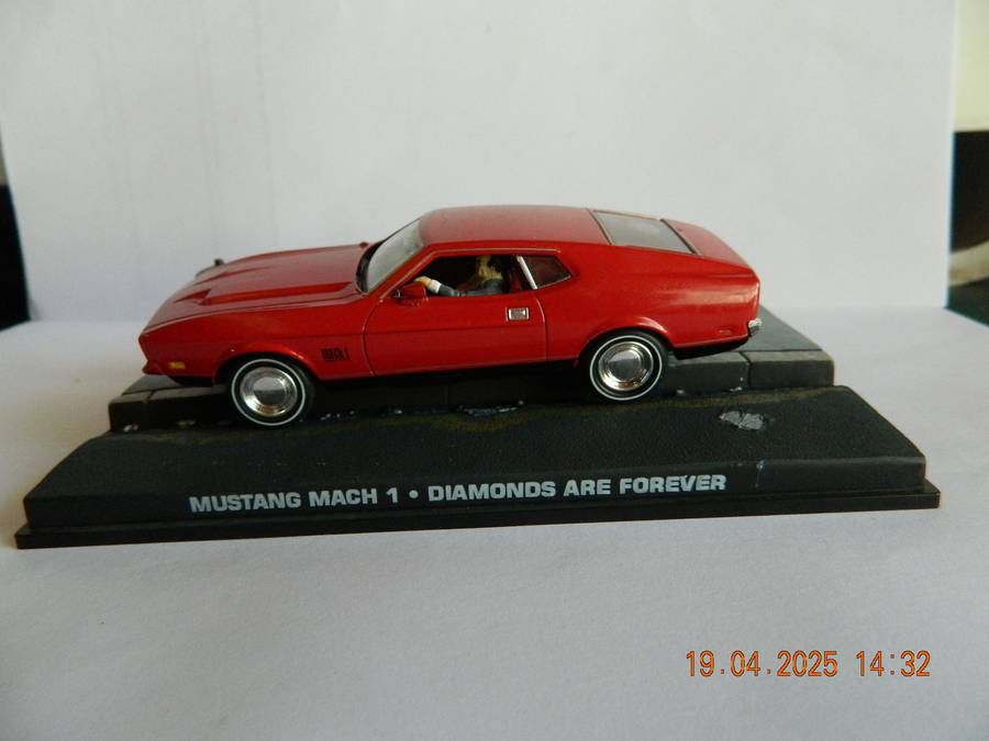 UNIVERSAL HOBBIES -  JAMES BOND 007 -  MUSTANG MACH 1 - DIAMONDS ARE FOREVER