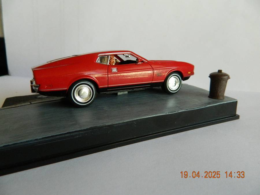UNIVERSAL HOBBIES -  JAMES BOND 007 -  MUSTANG MACH 1 - DIAMONDS ARE FOREVER