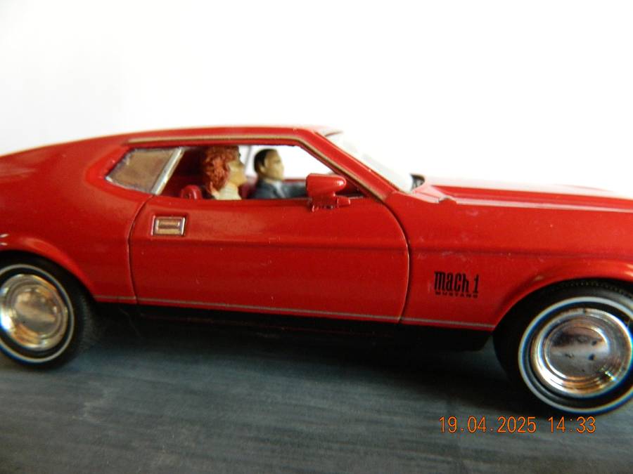 UNIVERSAL HOBBIES -  JAMES BOND 007 -  MUSTANG MACH 1 - DIAMONDS ARE FOREVER