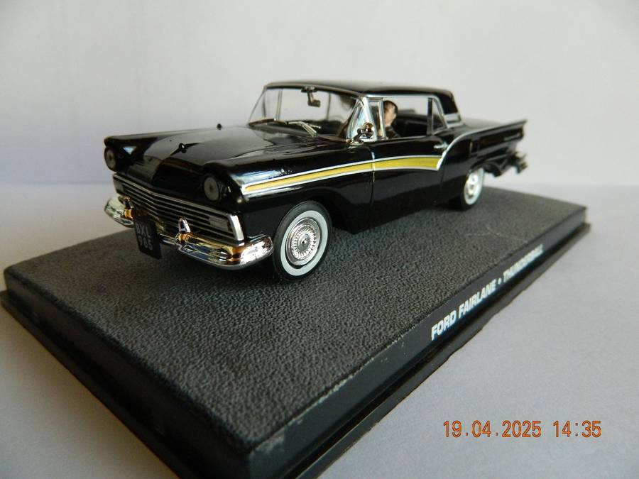 UNIVERSAL HOBBIES -  JAMES BOND 007 -  FORD FAIRLANE  -  THUNDERBALL