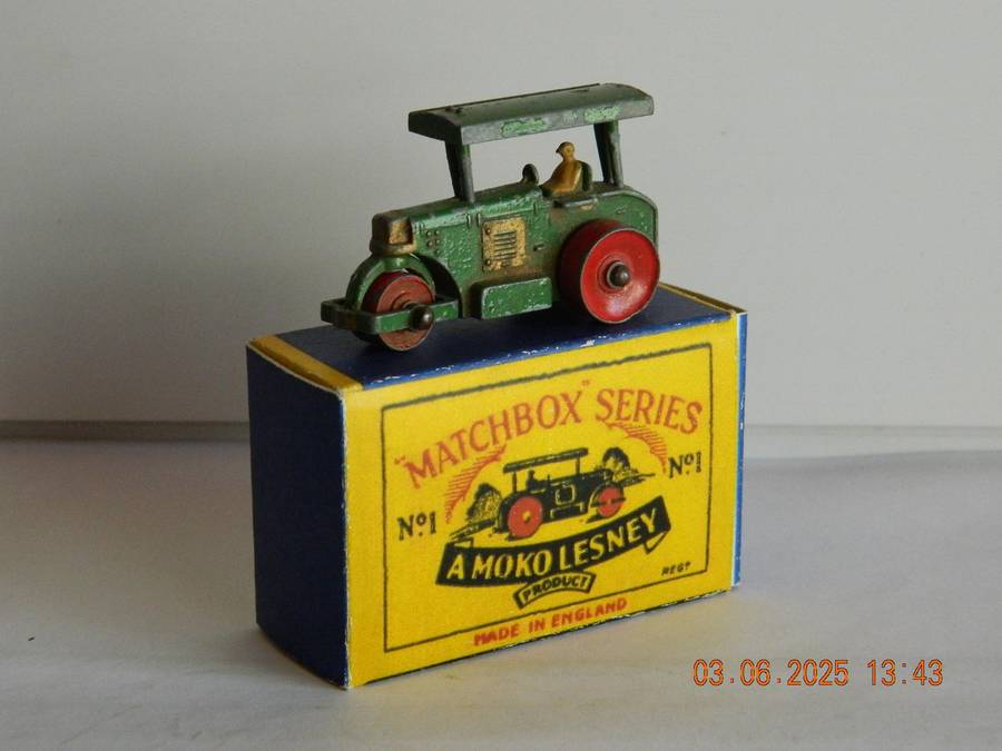 MATCHBOX SERIES  -  1   -  DIESEL ROAD ROLLER  -  (AVELING BARFORD) - 49MM
