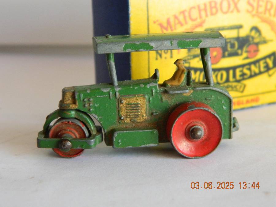 MATCHBOX SERIES  -  1   -  DIESEL ROAD ROLLER  -  (AVELING BARFORD) - 49MM