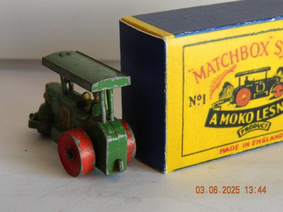 MATCHBOX SERIES  -  1   -  DIESEL ROAD ROLLER  -  (AVELING BARFORD) - 49MM