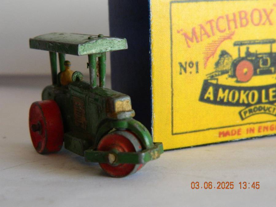 MATCHBOX SERIES  -  1   -  DIESEL ROAD ROLLER  -  (AVELING BARFORD) - 49MM