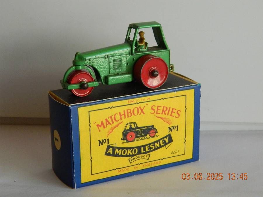 MATCHBOX SERIES  -  1 b -    DIESEL ROAD ROLLER  -  (AVELING BARFORD) - 57MM