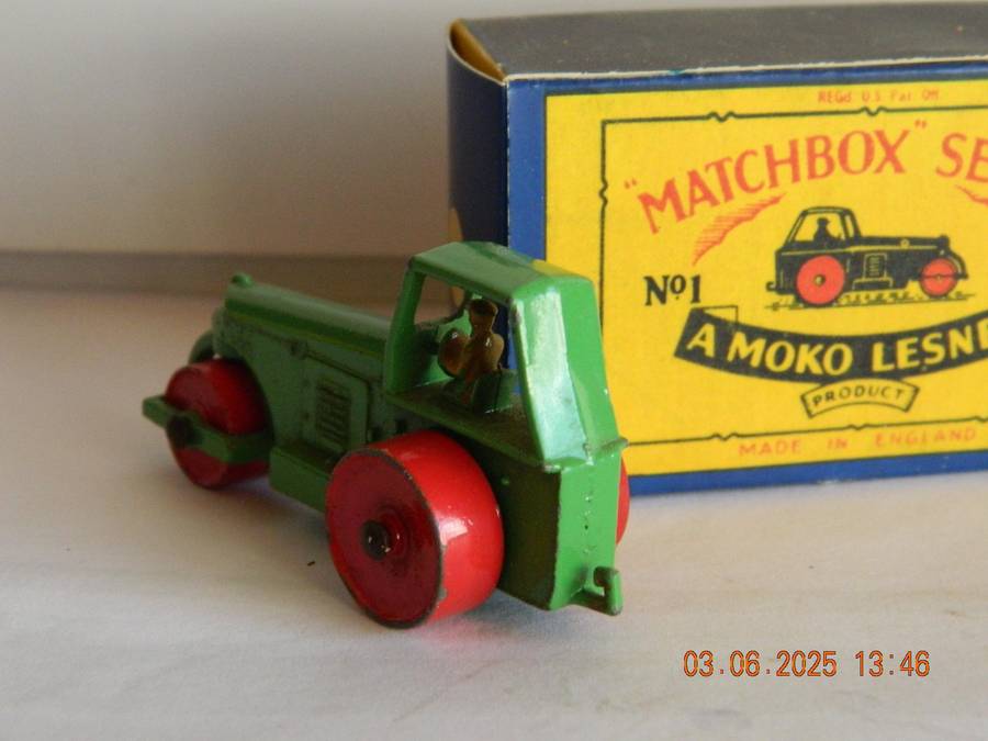 MATCHBOX SERIES  -  1 b -    DIESEL ROAD ROLLER  -  (AVELING BARFORD) - 57MM