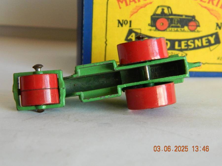 MATCHBOX SERIES  -  1 b -    DIESEL ROAD ROLLER  -  (AVELING BARFORD) - 57MM