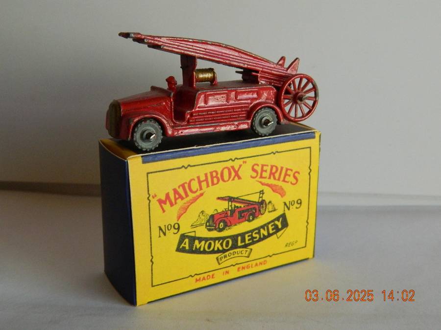 MATCHBOX SERIES  -  9  -  DENNIS FIRE ESCAPE
