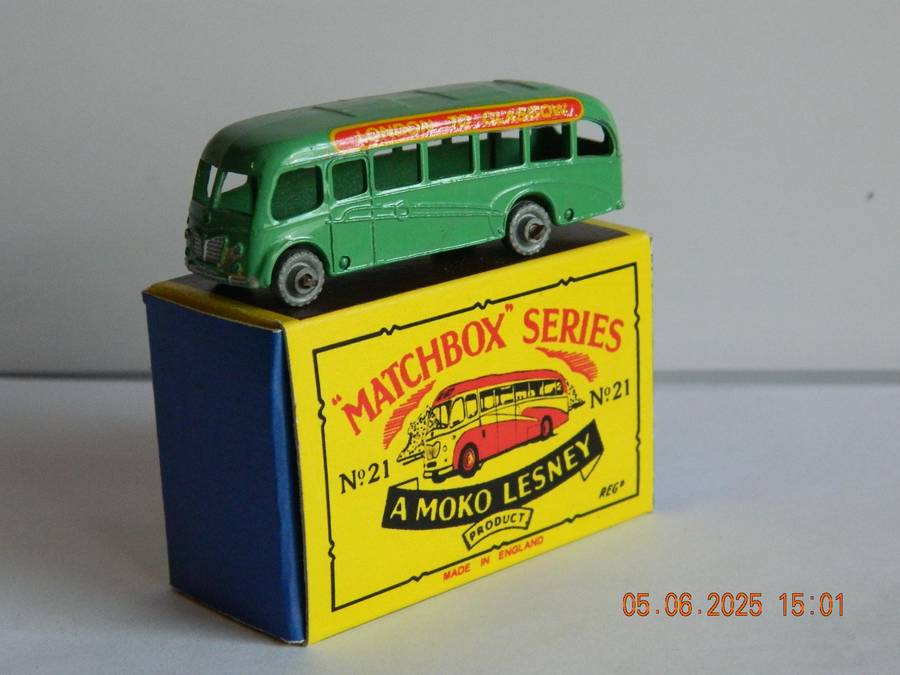 MATCHBOX SERIES  - 21  -   BEDFORD COACH -  (57MM)