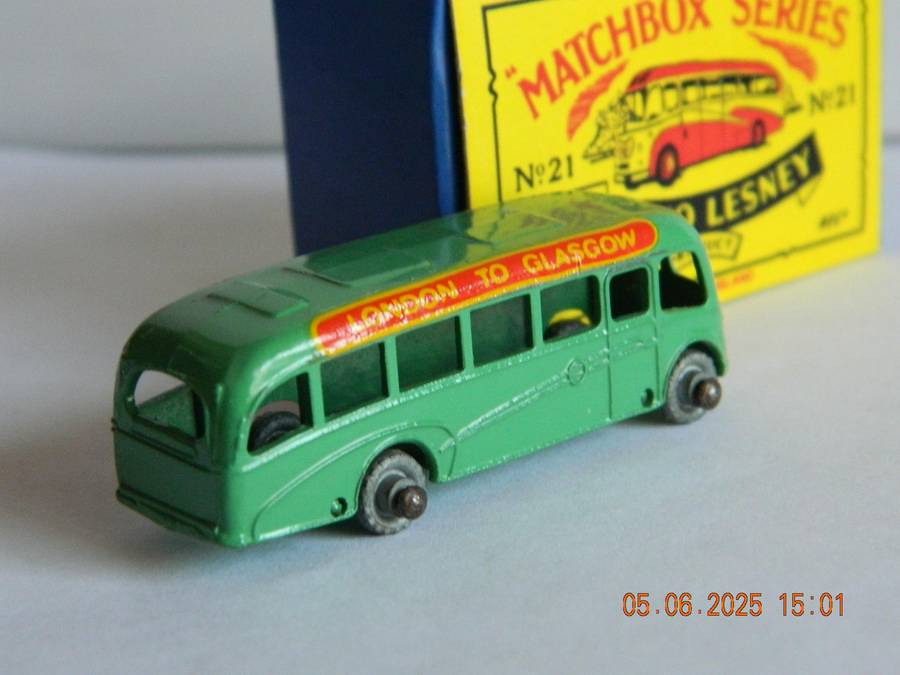 MATCHBOX SERIES  - 21  -   BEDFORD COACH -  (57MM)