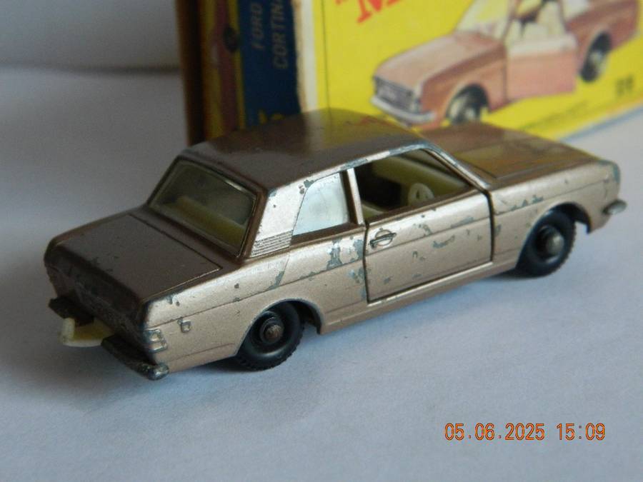 MATCHBOX SERIES  - 25  -   FORD CORTINA  -  ORIGINAL BOX