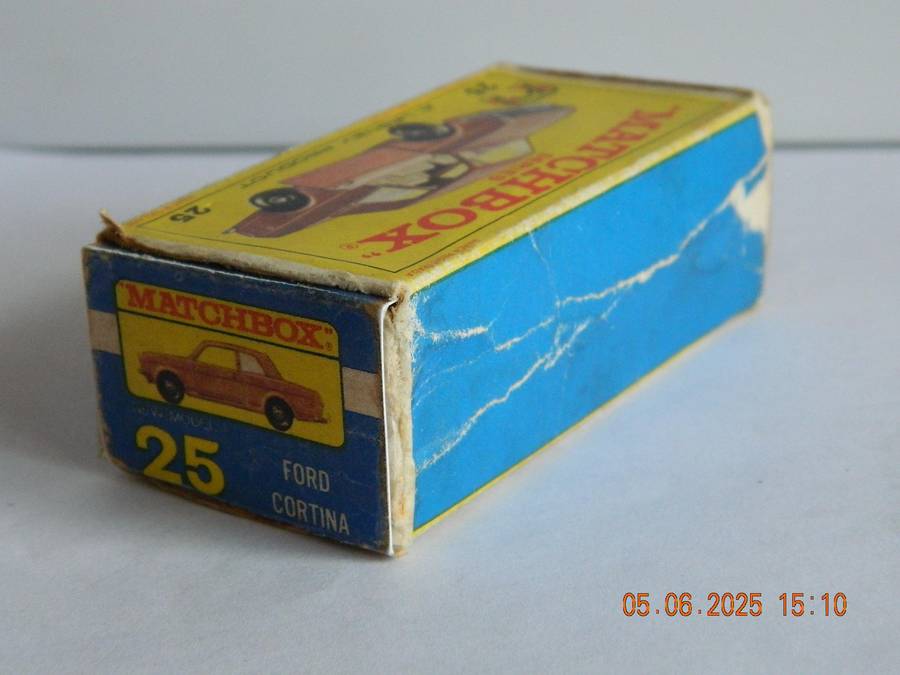 MATCHBOX SERIES  - 25  -   FORD CORTINA  -  ORIGINAL BOX