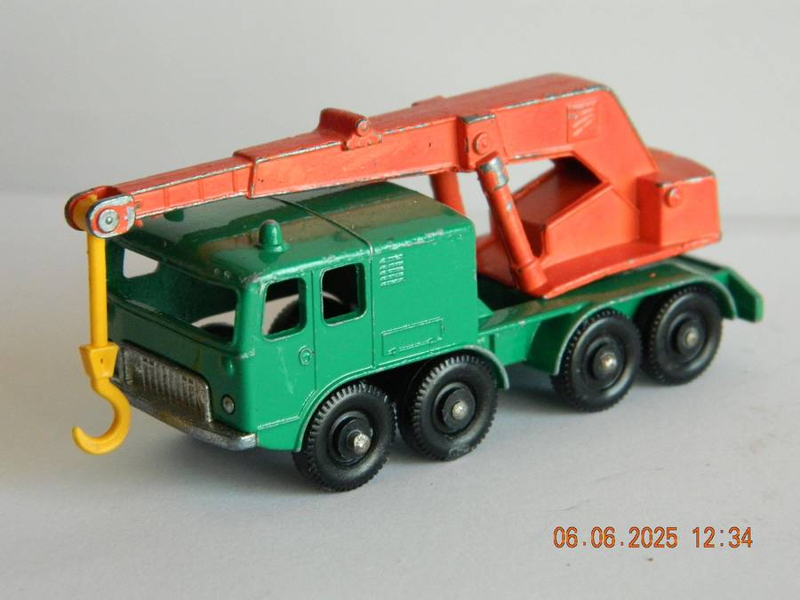MATCHBOX SERIES  -  30  -   8 WHEEL CRANE TRUCK