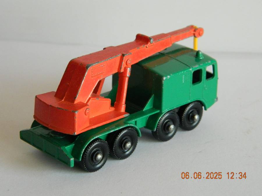 MATCHBOX SERIES  -  30  -   8 WHEEL CRANE TRUCK