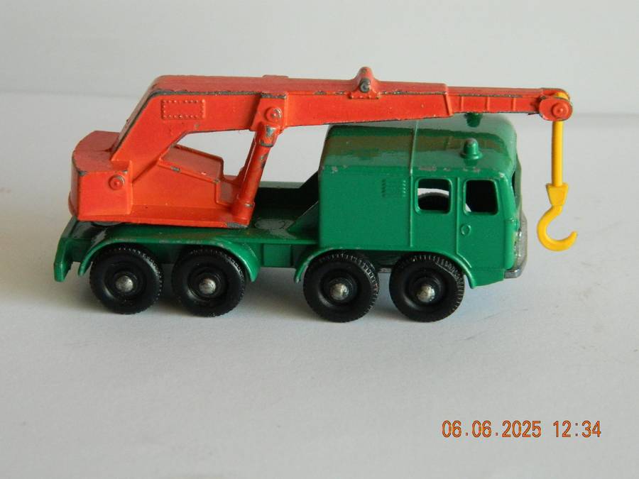 MATCHBOX SERIES  -  30  -   8 WHEEL CRANE TRUCK