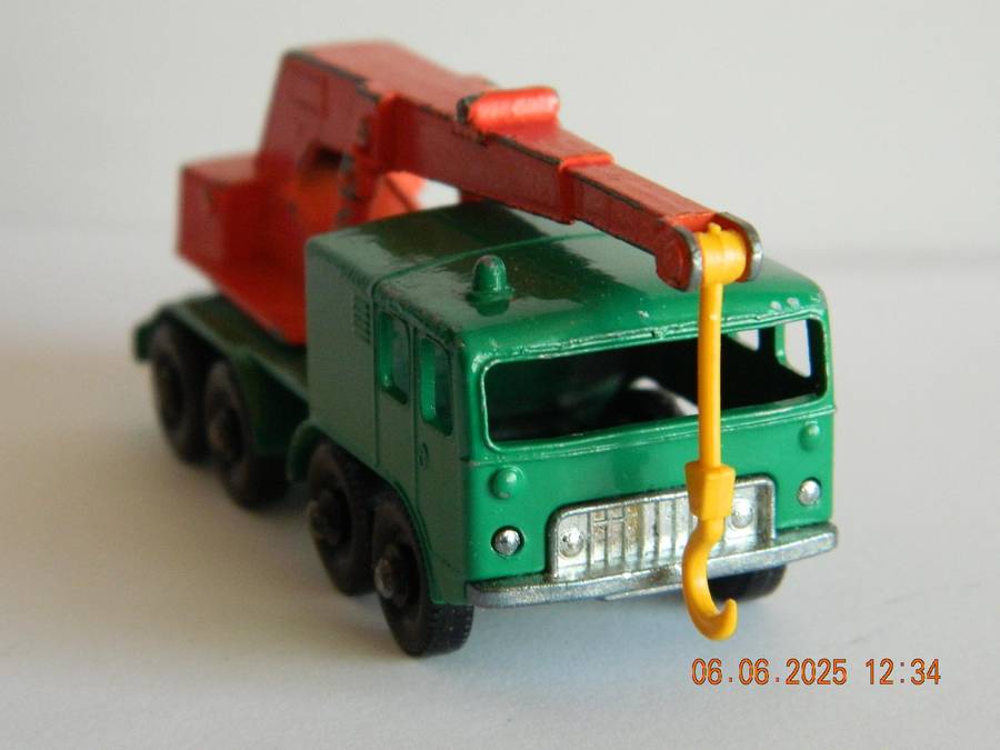 MATCHBOX SERIES  -  30  -   8 WHEEL CRANE TRUCK