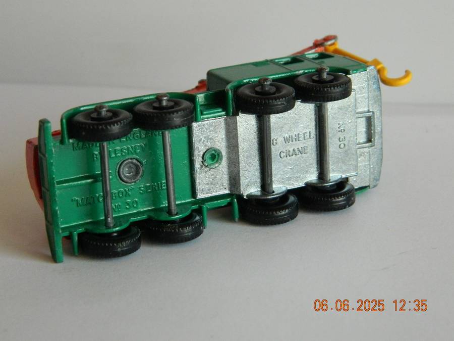 MATCHBOX SERIES  -  30  -   8 WHEEL CRANE TRUCK