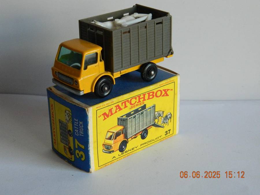 MATCHBOX SERIES  -  37  -   DODGE CATTLE TRUCK  -  ORIGINAL BOX