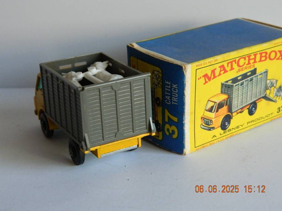 MATCHBOX SERIES  -  37  -   DODGE CATTLE TRUCK  -  ORIGINAL BOX