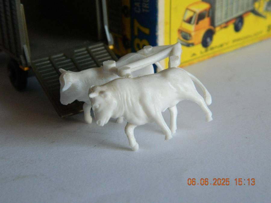 MATCHBOX SERIES  -  37  -   DODGE CATTLE TRUCK  -  ORIGINAL BOX