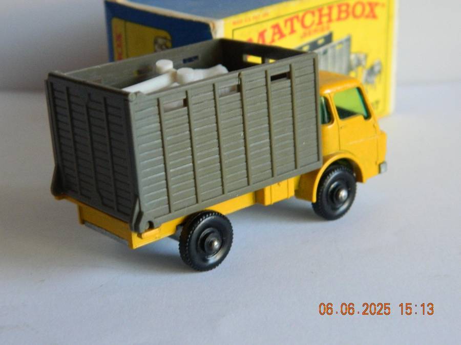 MATCHBOX SERIES  -  37  -   DODGE CATTLE TRUCK  -  ORIGINAL BOX
