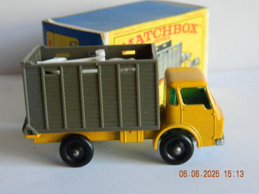 MATCHBOX SERIES  -  37  -   DODGE CATTLE TRUCK  -  ORIGINAL BOX
