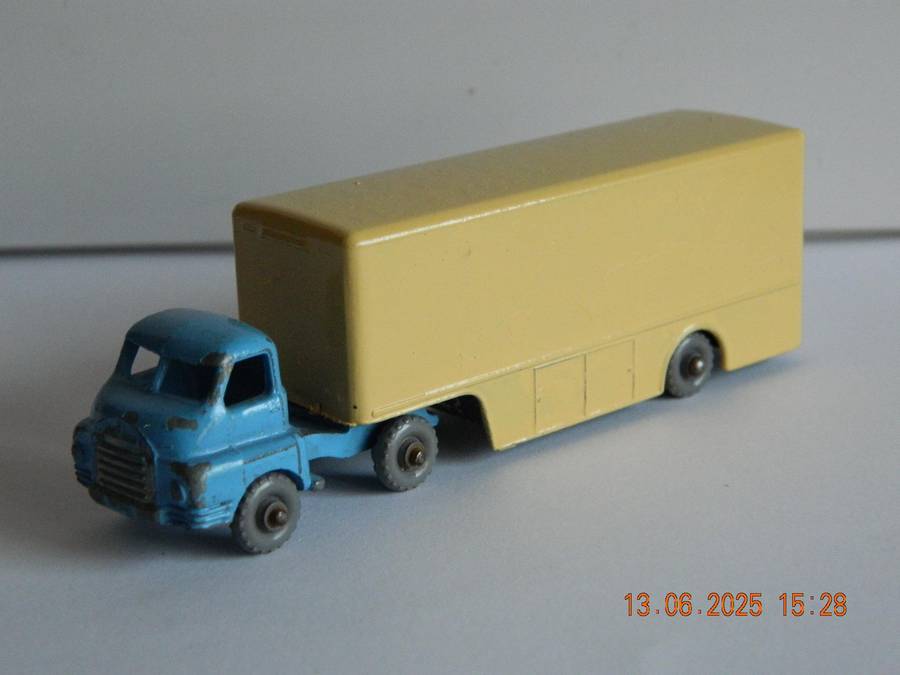 MATCHBOX SERIES - MAJORPACK -  NO.  2  -   BEDFORD ARTICULATED TRUCK  -  "WALLS ICE CREAM"