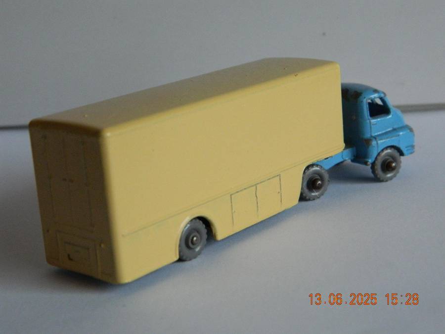 MATCHBOX SERIES - MAJORPACK -  NO.  2  -   BEDFORD ARTICULATED TRUCK  -  "WALLS ICE CREAM"