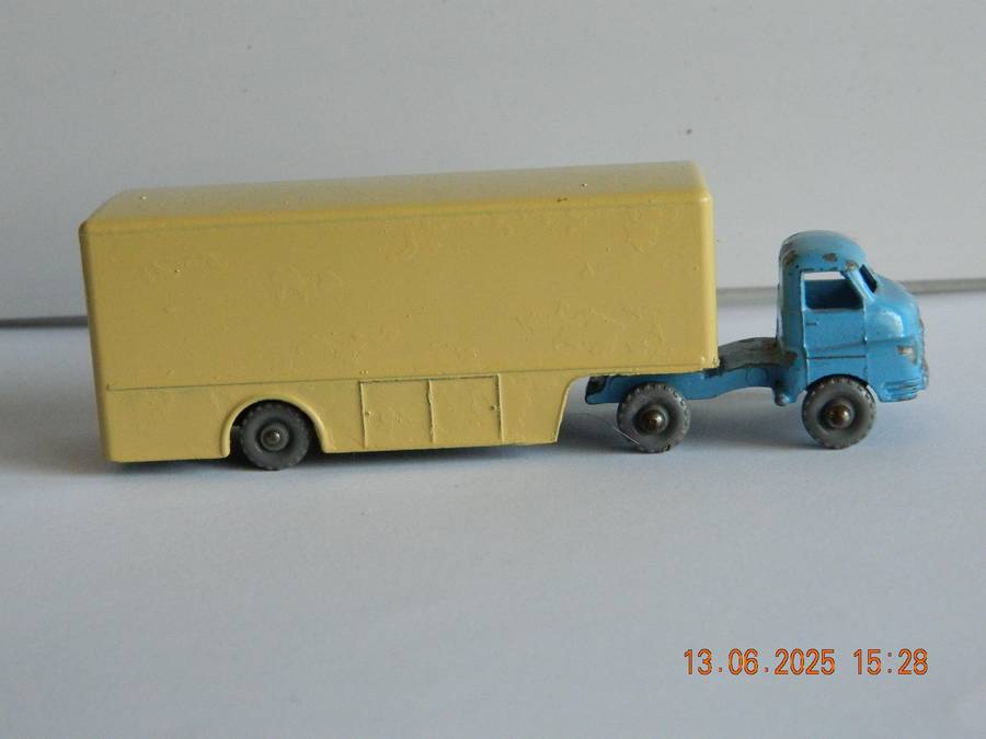 MATCHBOX SERIES - MAJORPACK -  NO.  2  -   BEDFORD ARTICULATED TRUCK  -  "WALLS ICE CREAM"