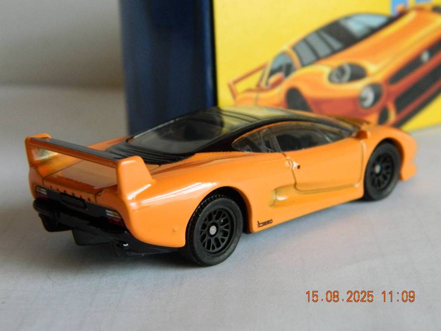 MATCHBOX COLLECTORS  -  07  -   1993  -  JAGUAR XJ220S