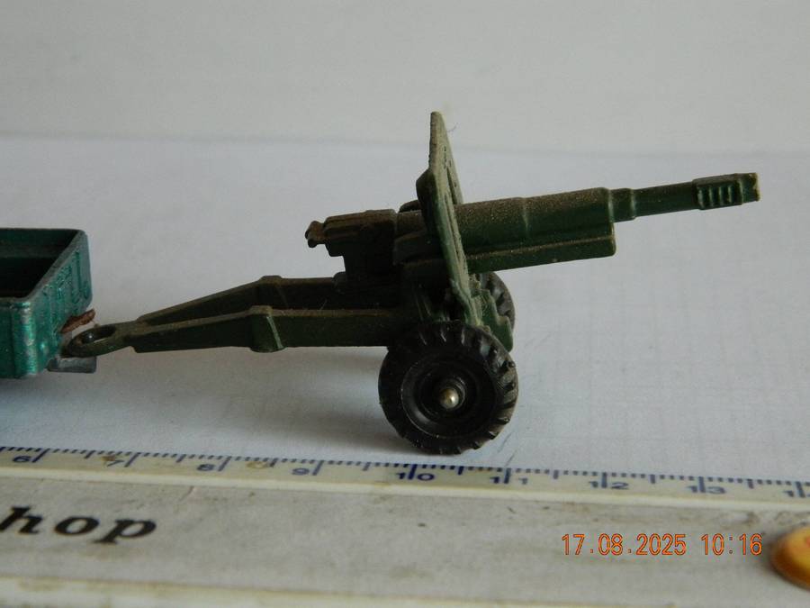 CORGI TOYS   -    JUNIORS  -   -  JEEP AND UNKNOWN CANNON