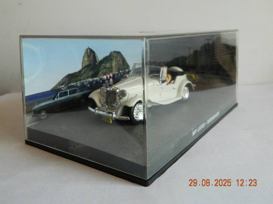 UNIVERSAL HOBBIES -  JAMES BOND 007 -  MP LAFER   -   MOONRAKER
