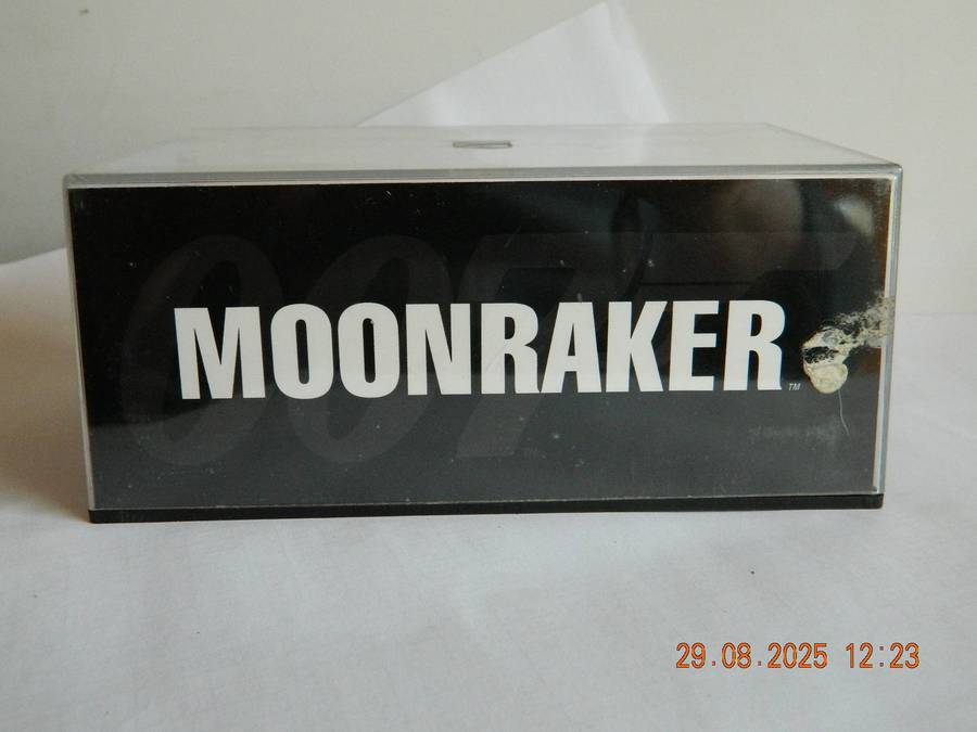 UNIVERSAL HOBBIES -  JAMES BOND 007 -  MP LAFER   -   MOONRAKER